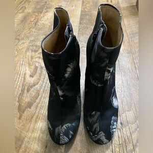 Maiden Lane Lotus Print Satin Heeled Ankle Boots Size 6